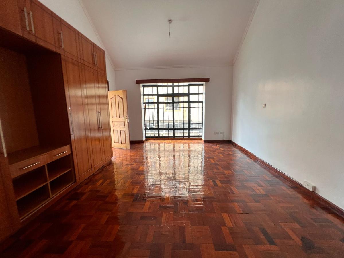 4 Bed Townhouse with En Suite in Lavington - 2