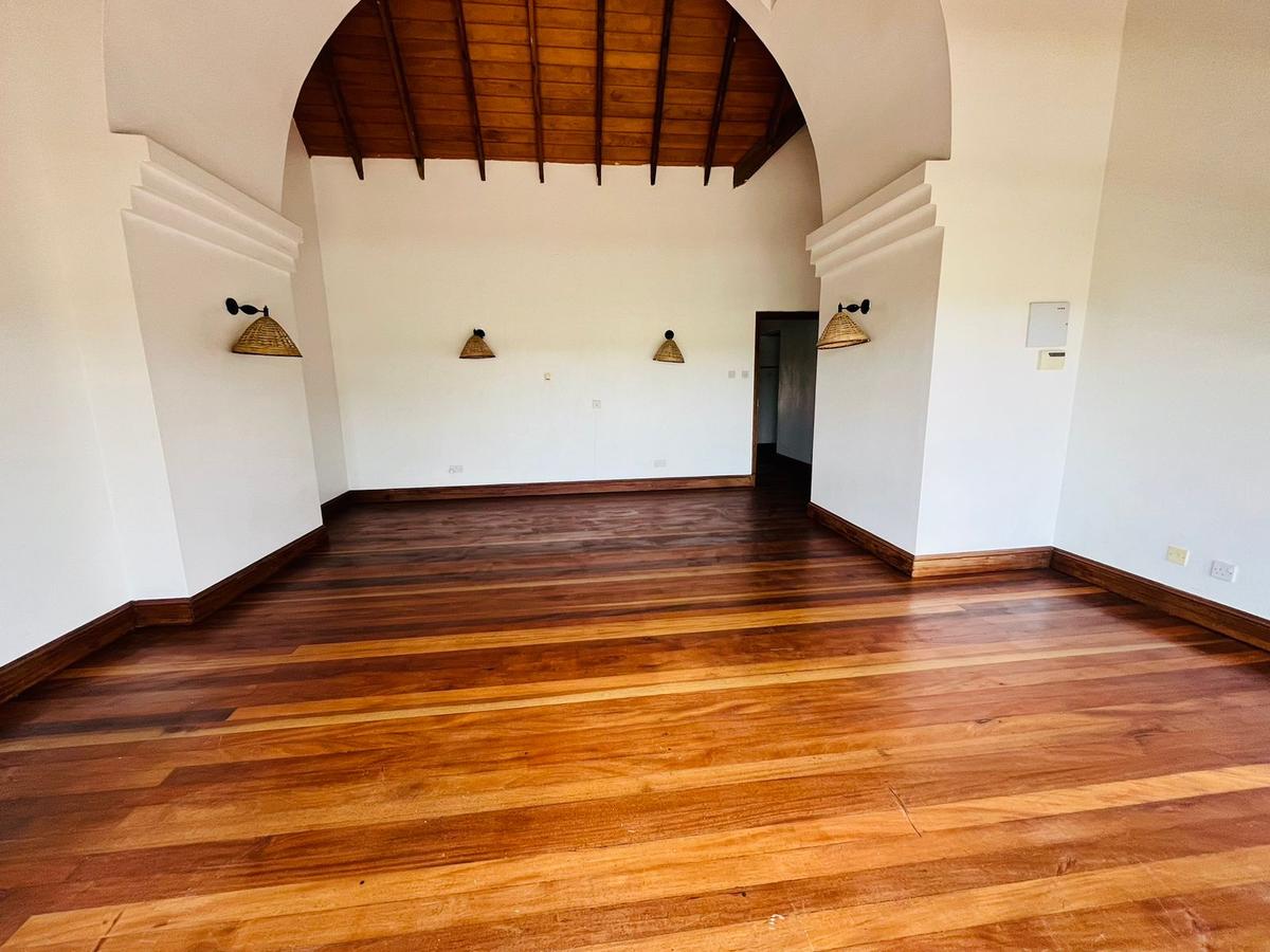 4 Bed Villa with En Suite at Muthaiga - 16