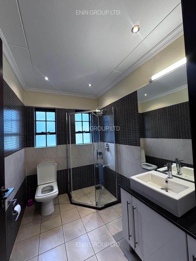 5 Bed House with En Suite in Runda - 18