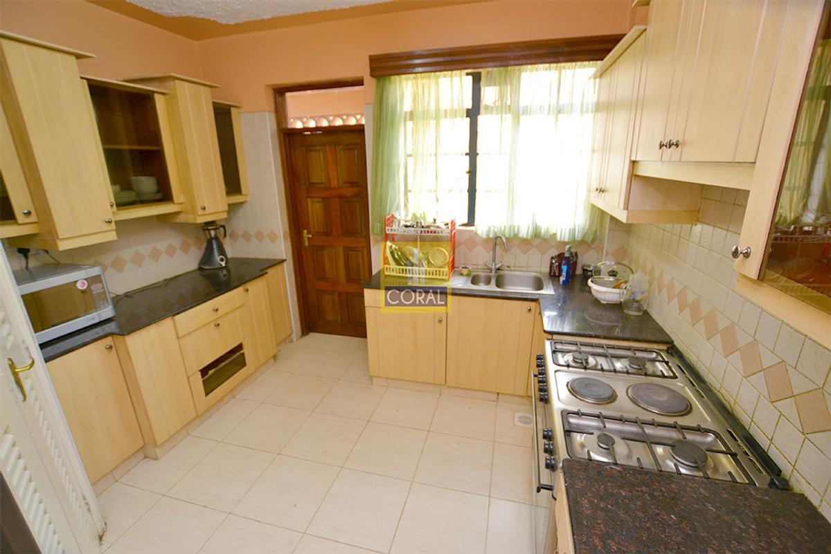 3 Bed Apartment with En Suite at Mvuli Road - 8