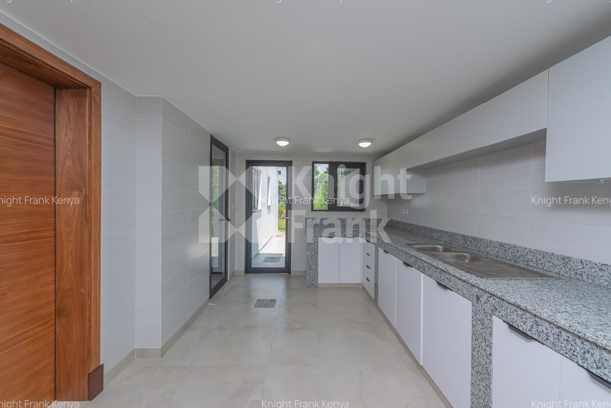 5 Bed Townhouse with En Suite at Isk Road - 3