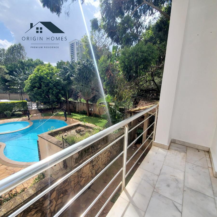 3 Bed Apartment with En Suite at Lavington - 17