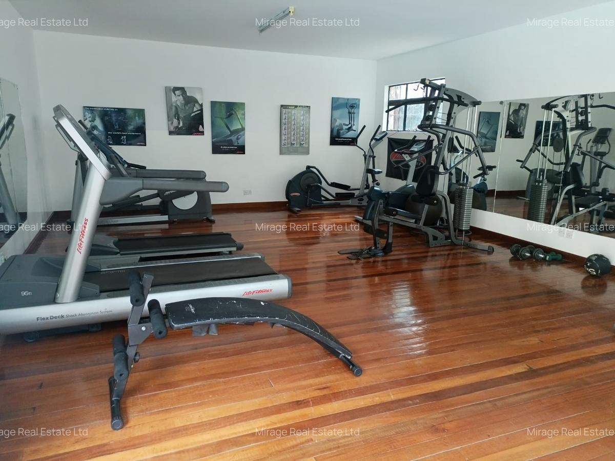 Serviced 3 Bed Apartment with Swimming Pool in Kilimani - 4