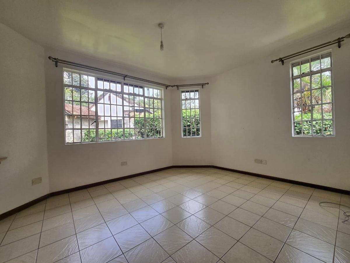 4 Bed House with En Suite in Spring Valley - 15