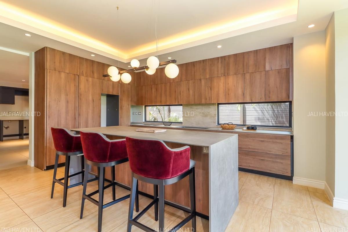 5 Bed Villa with En Suite in Runda - 7