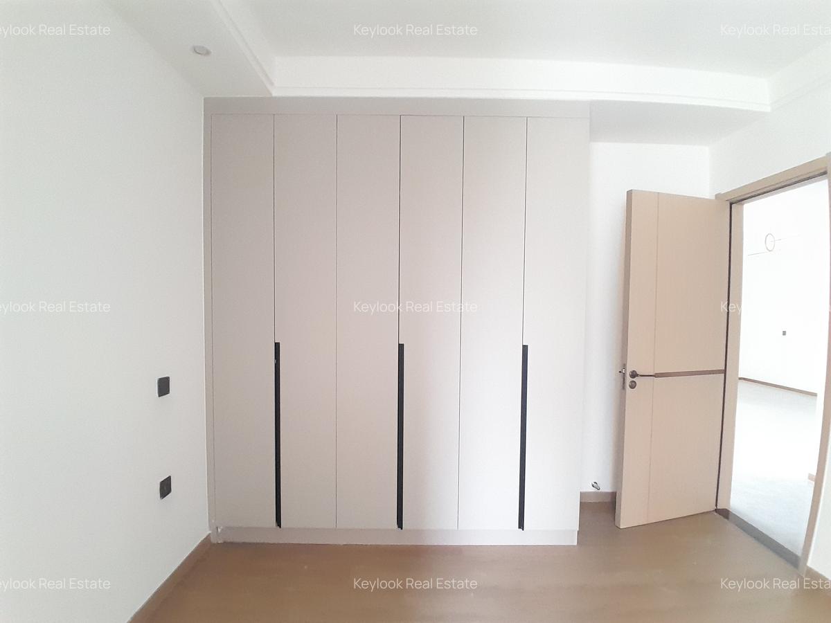 2 Bed Apartment with En Suite at Riverside Drive - 5