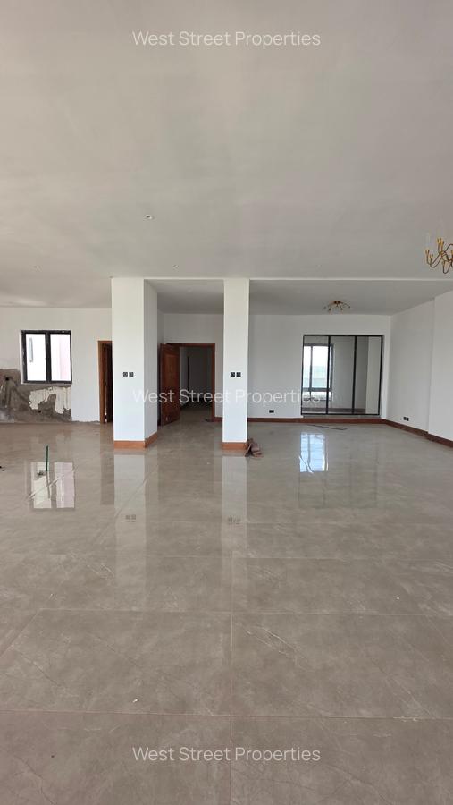 4 Bed Apartment with En Suite at Riverside Drive - 15