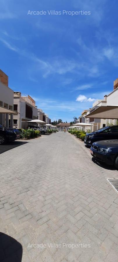 4 Bed Townhouse with En Suite at Lavington - 14