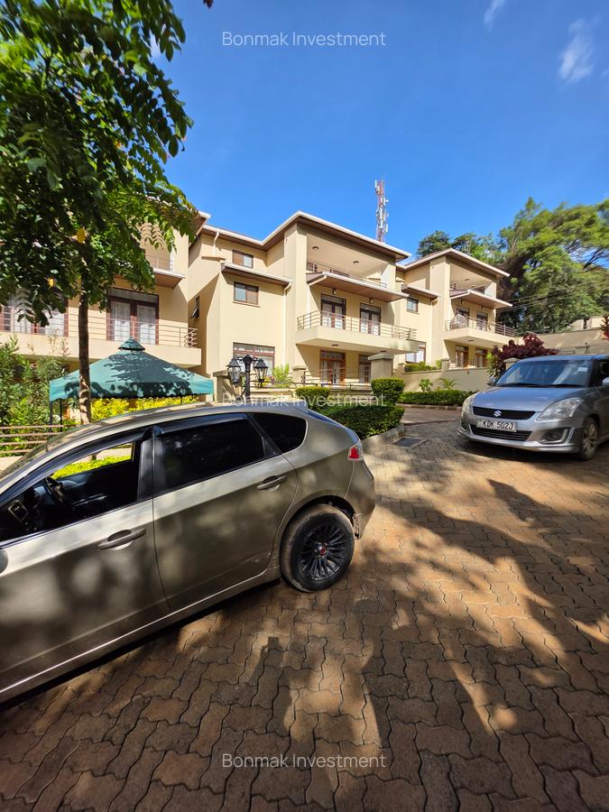 5 Bed Townhouse with En Suite at Lavington Green. - 3