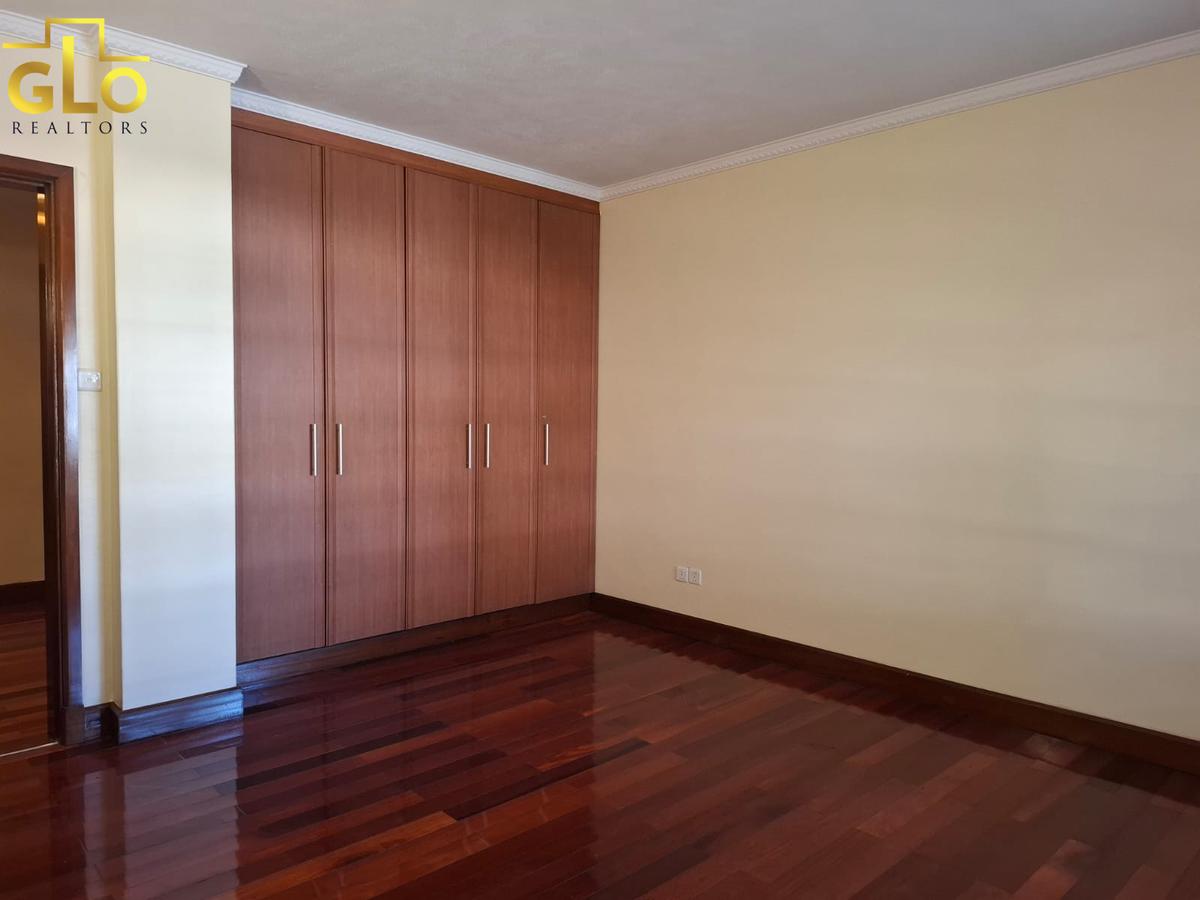 3 Bed Apartment with En Suite in Riverside - 13