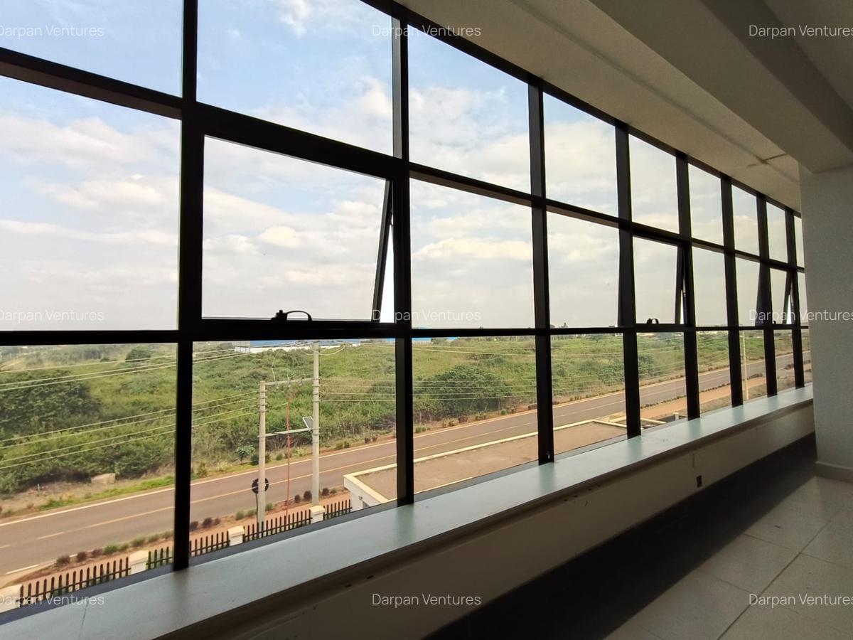 5,000 ft² Office with Service Charge Included in Tatu City - 7