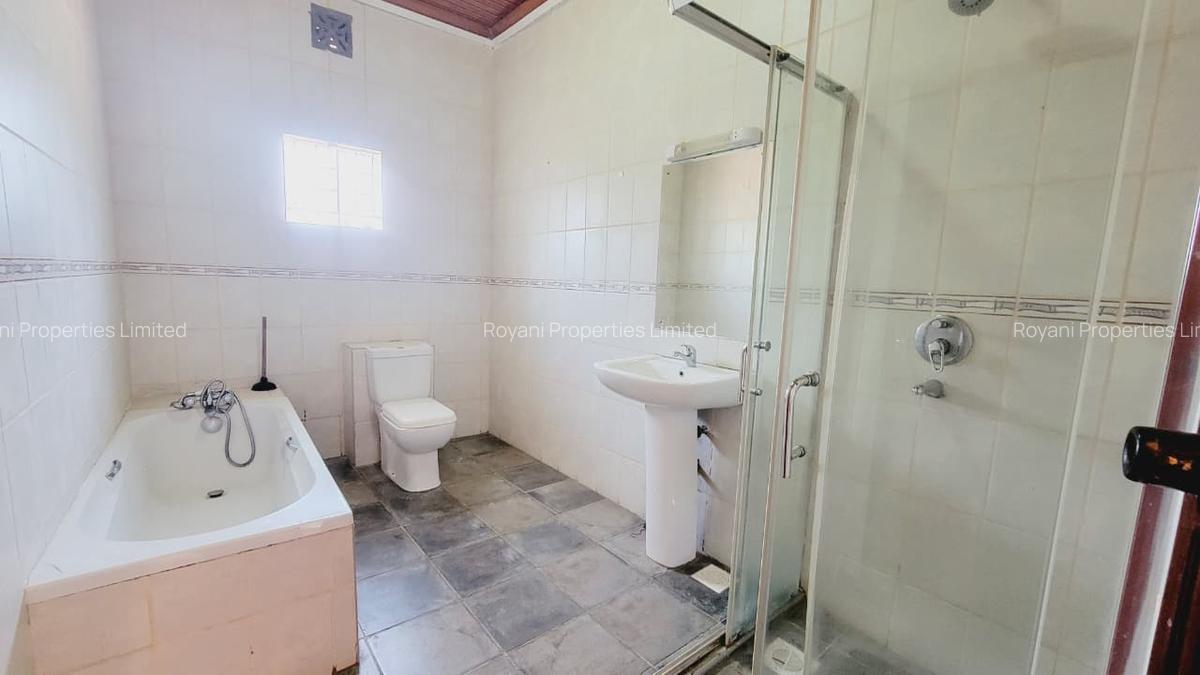5 Bed House with En Suite in Rosslyn - 6