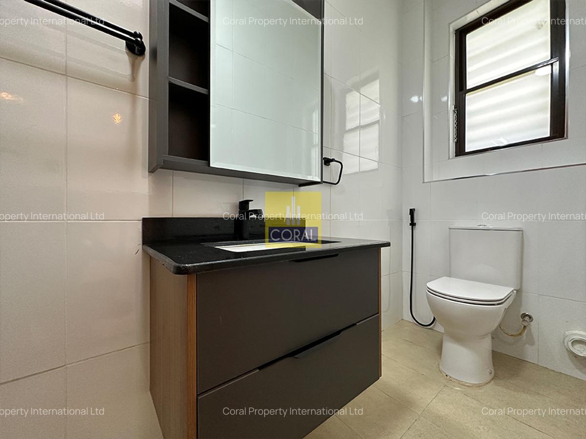 2 Bed Apartment in Ridgeways - 14