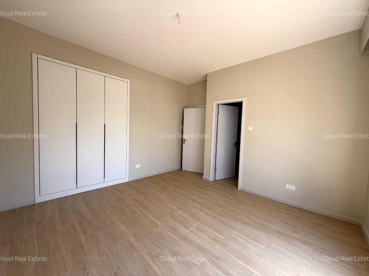 5 Bed House with En Suite in Kyuna - 11