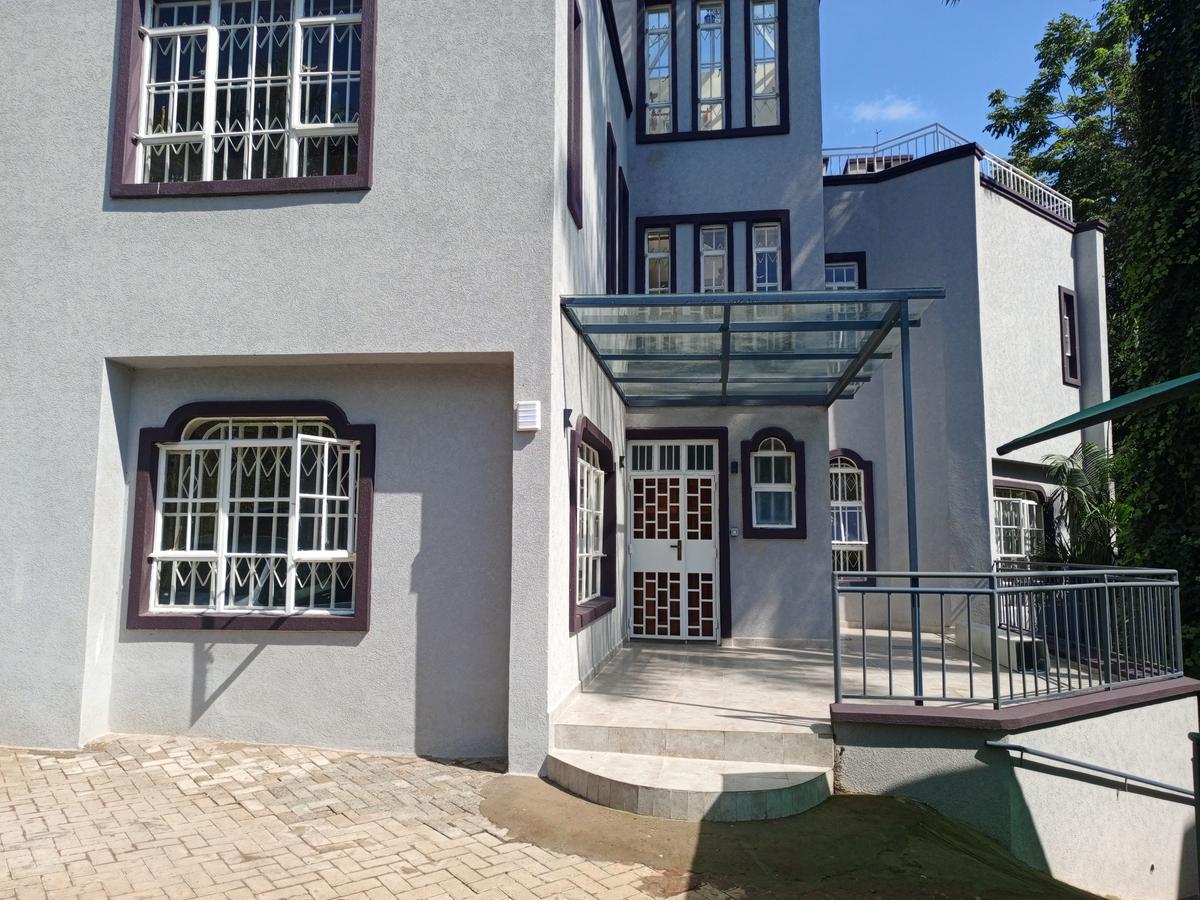 4 Bed Townhouse with En Suite at Bendera - 3