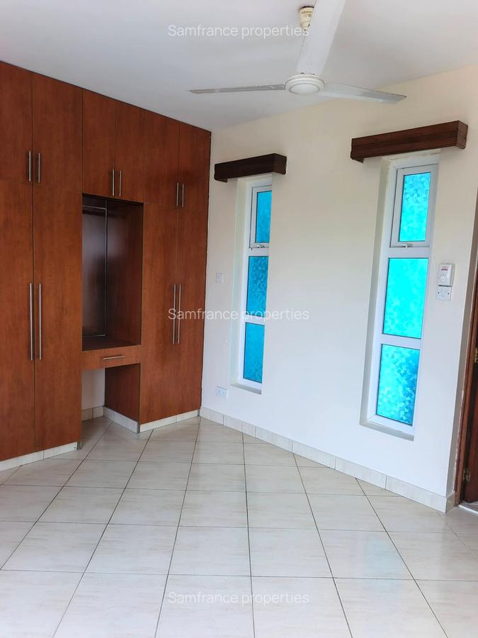 Serviced 3 Bed Apartment with En Suite at 3Rd Avenue - 11
