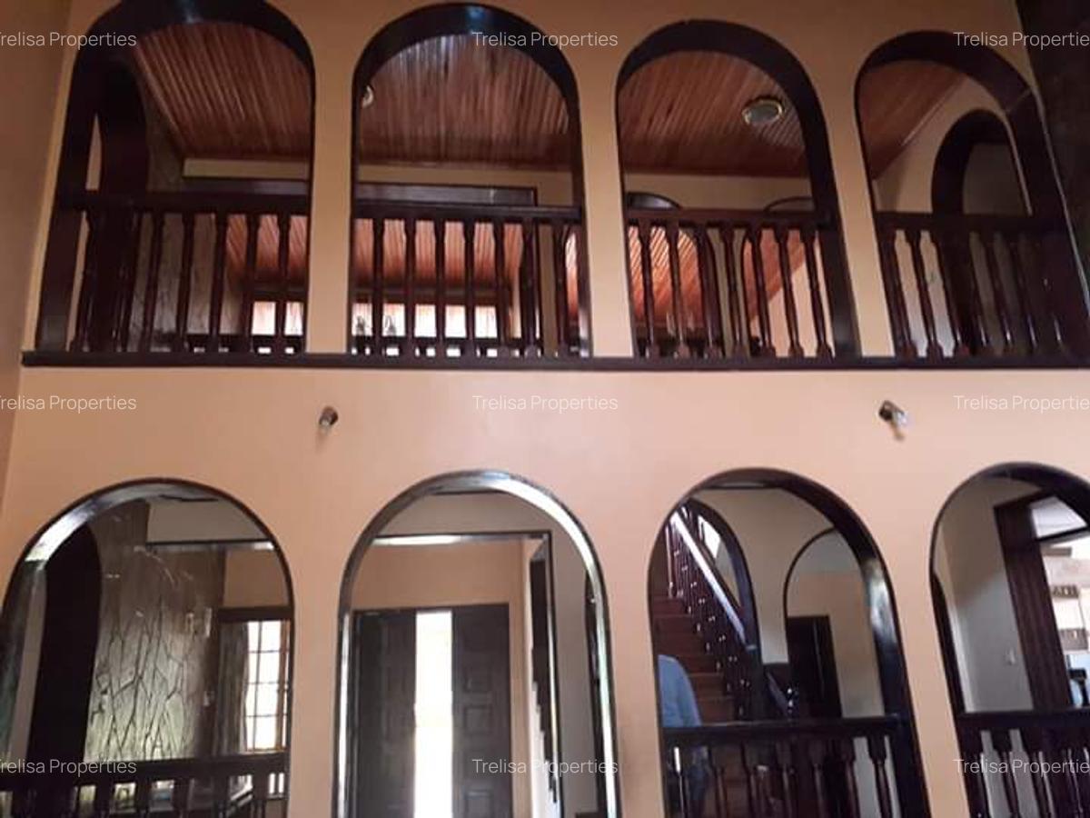 5 Bed Townhouse with En Suite at Mimosa Drive - 3