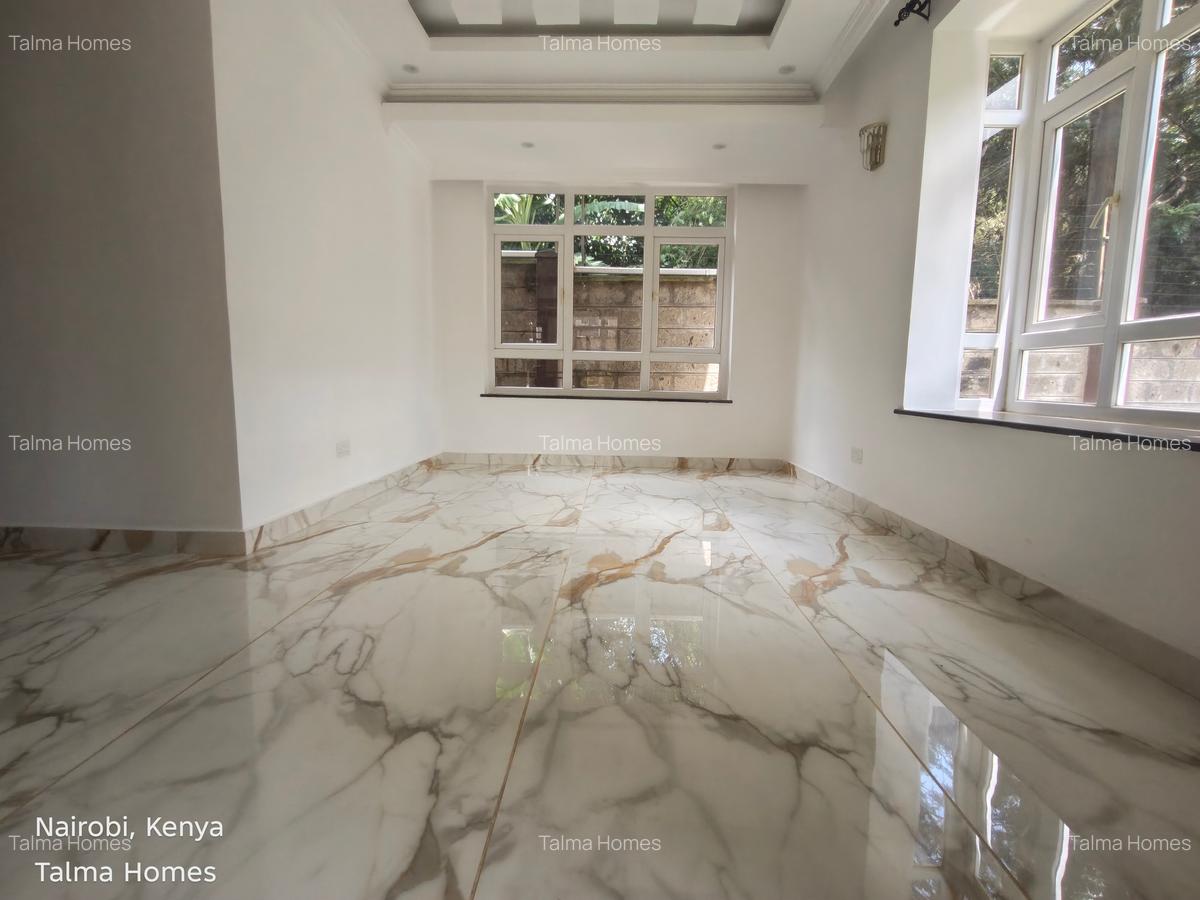 6 Bed Townhouse with En Suite at Lavington - 3