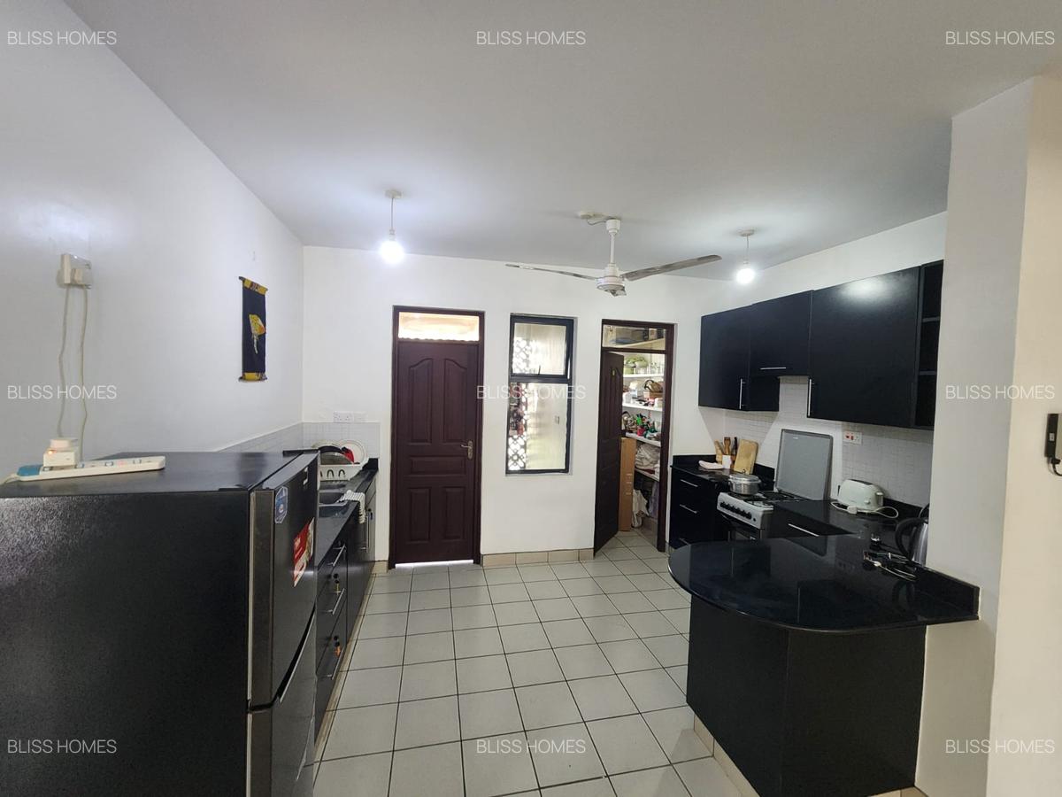 2 Bed Apartment with En Suite at Nyali Road - 9