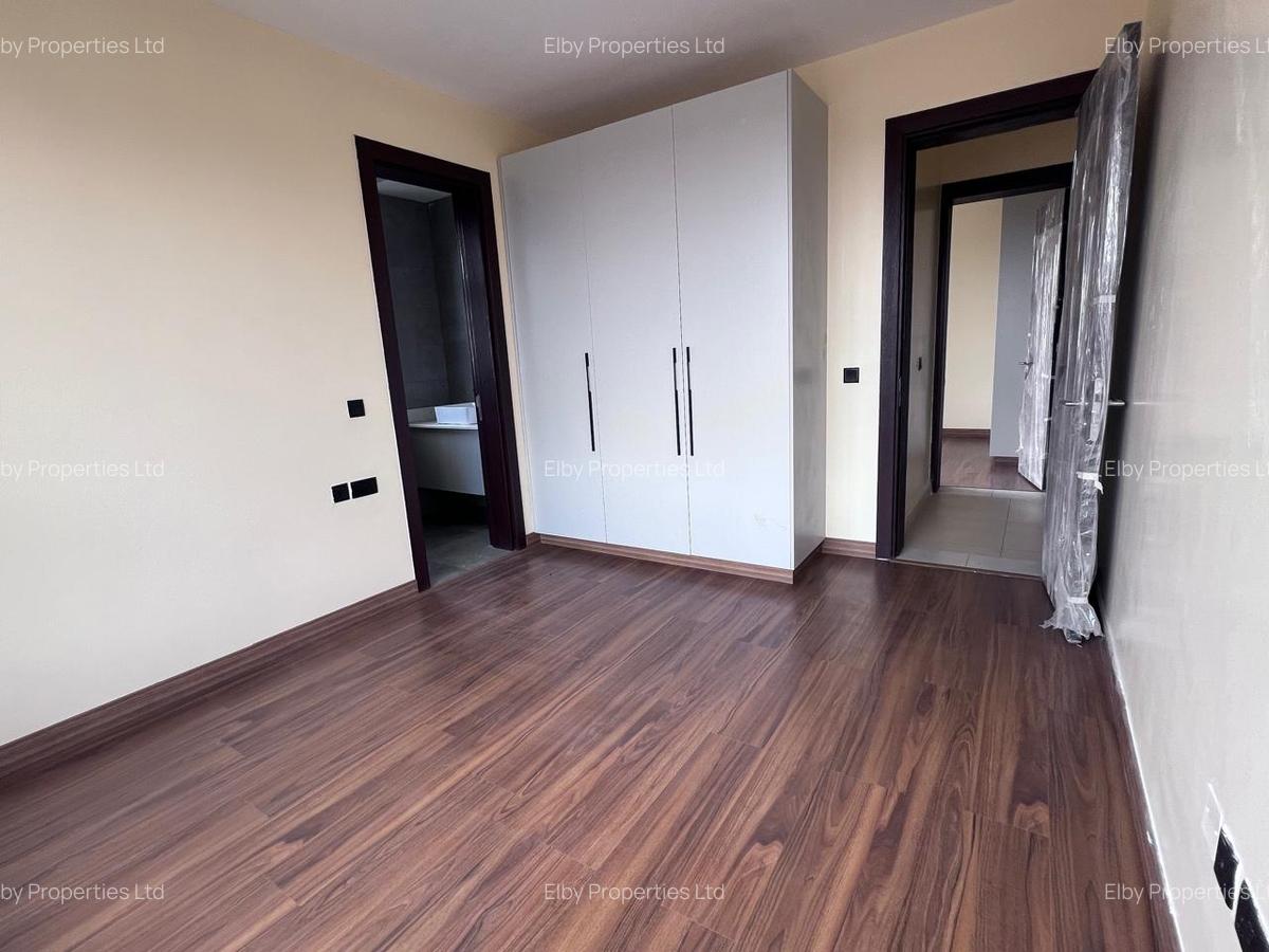 4 Bed House with En Suite in Membley - 13