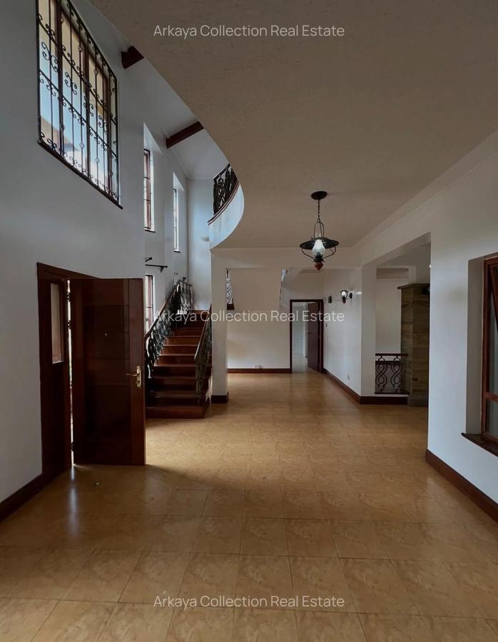 5 Bed Townhouse with En Suite in Runda - 2