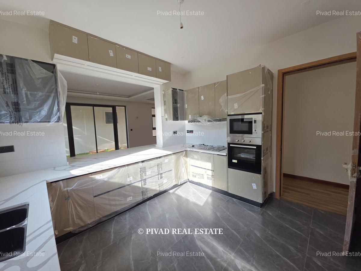 5 Bed Townhouse with Garden in Lavington - 3