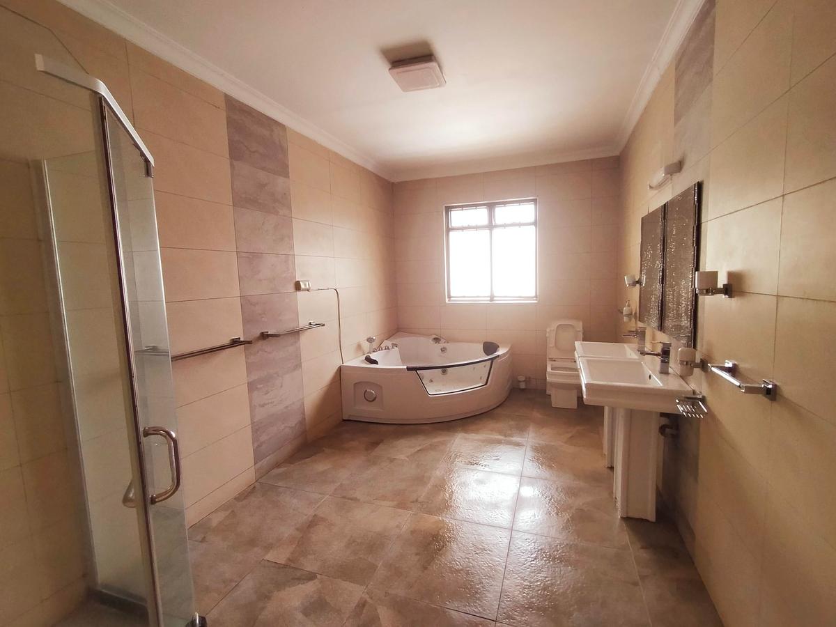 5 Bed Villa with En Suite in Kitisuru - 15