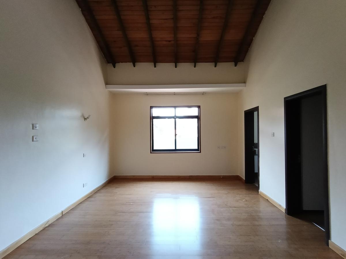 5 Bed Townhouse with En Suite in Lavington - 6