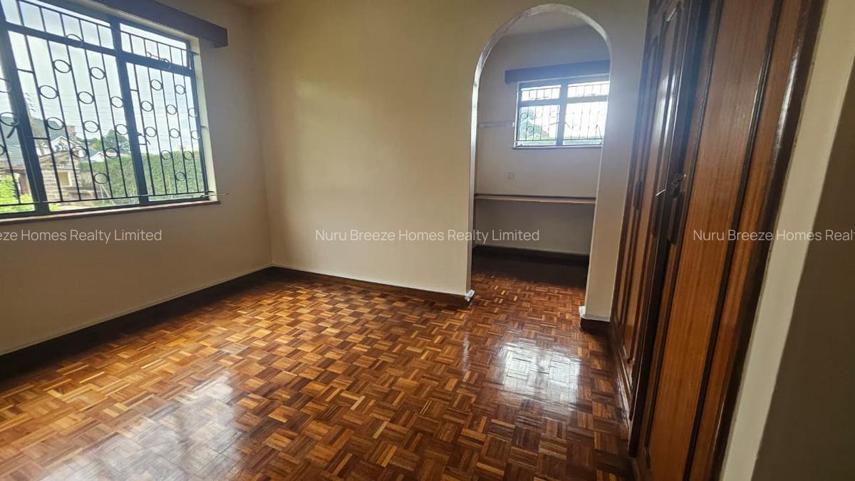 5 Bed House with En Suite in Runda - 4