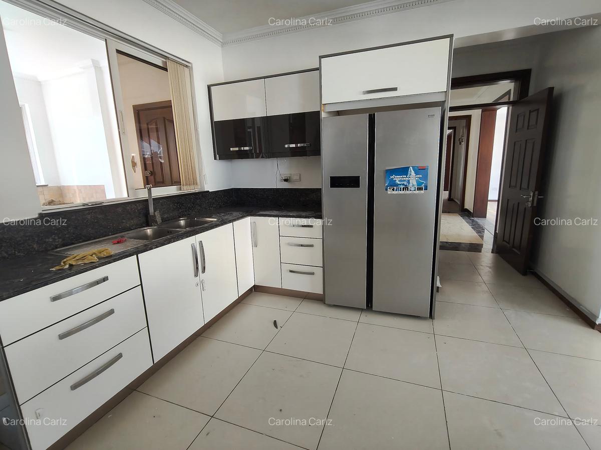 4 Bed Apartment with En Suite at Brookside Drive - 7