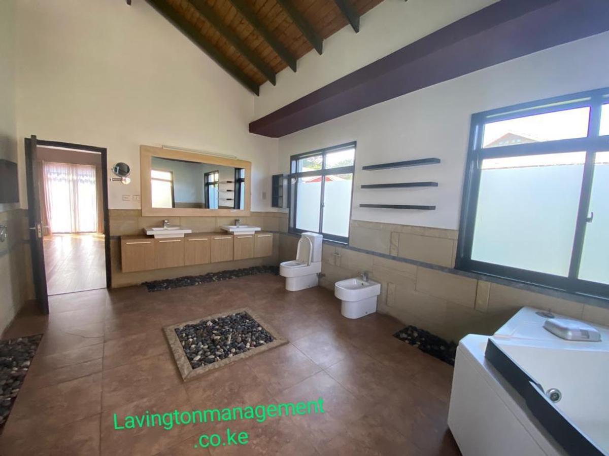 5 Bed Townhouse with En Suite at Lavington Green - 18
