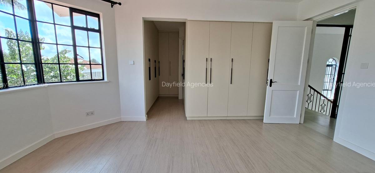 4 Bed House with En Suite in Brookside - 15