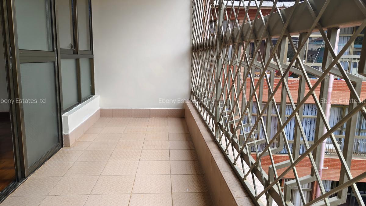 4 Bed Apartment with En Suite at Riverside Drive - 8