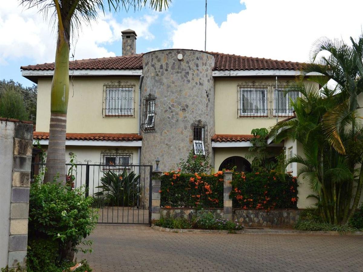 4 Bed Townhouse in Dennis Pritt - 3