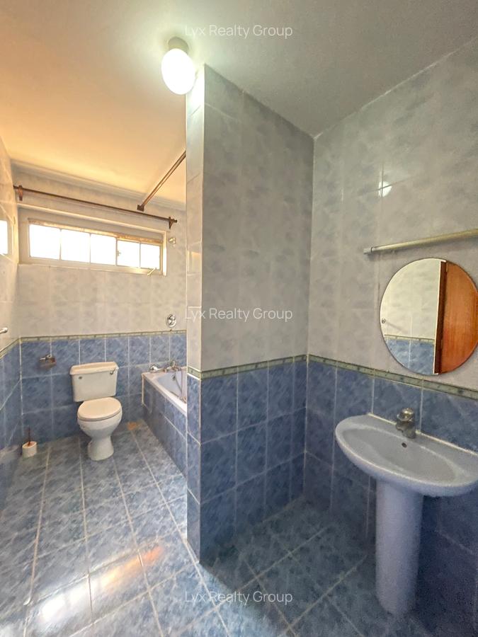 5 Bed Villa with En Suite in Runda - 16