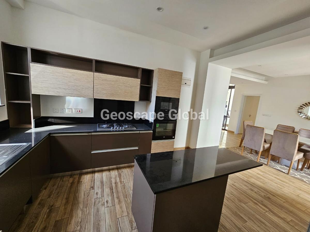 3 Bed Apartment with En Suite in Riverside - 19