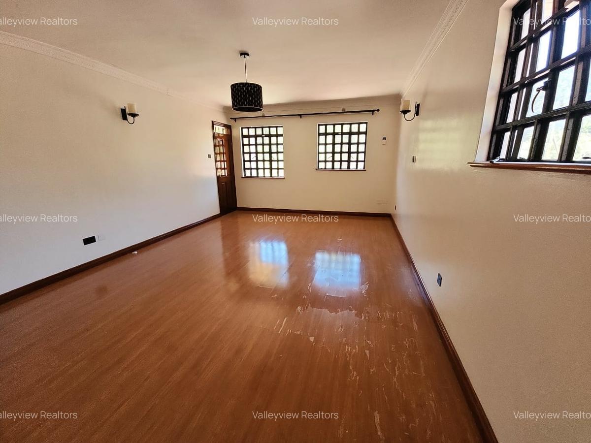 4 Bed Townhouse with En Suite at Lavington - 7