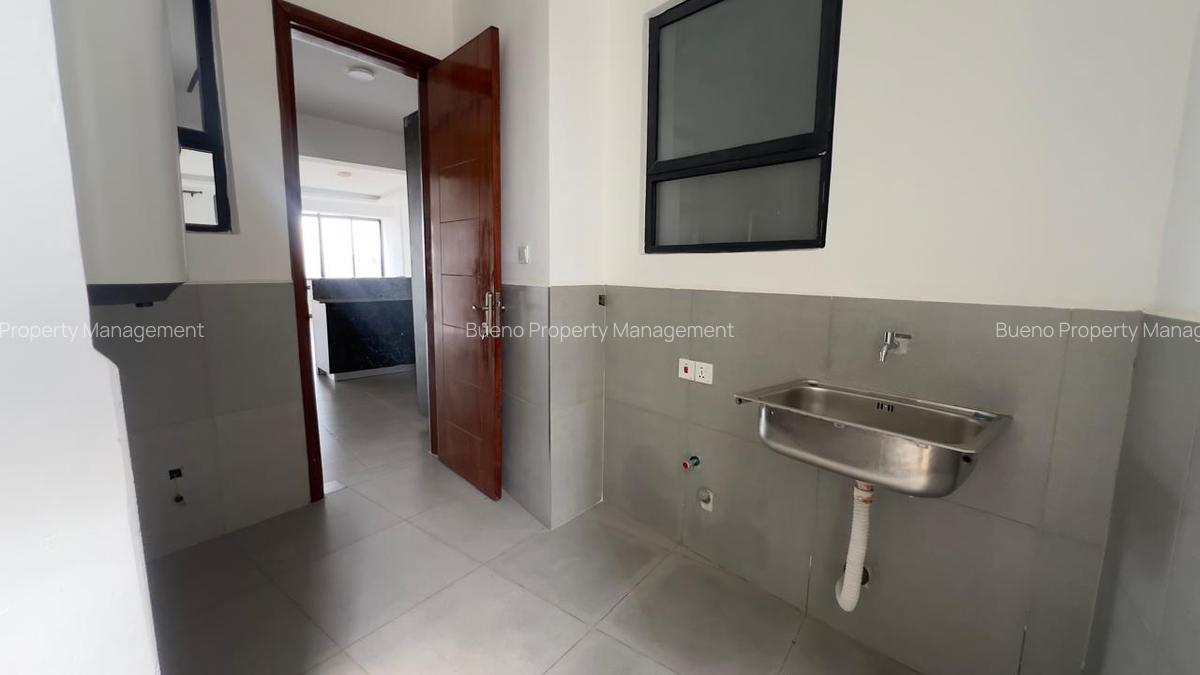 2 Bed Apartment with En Suite in Kilimani - 5