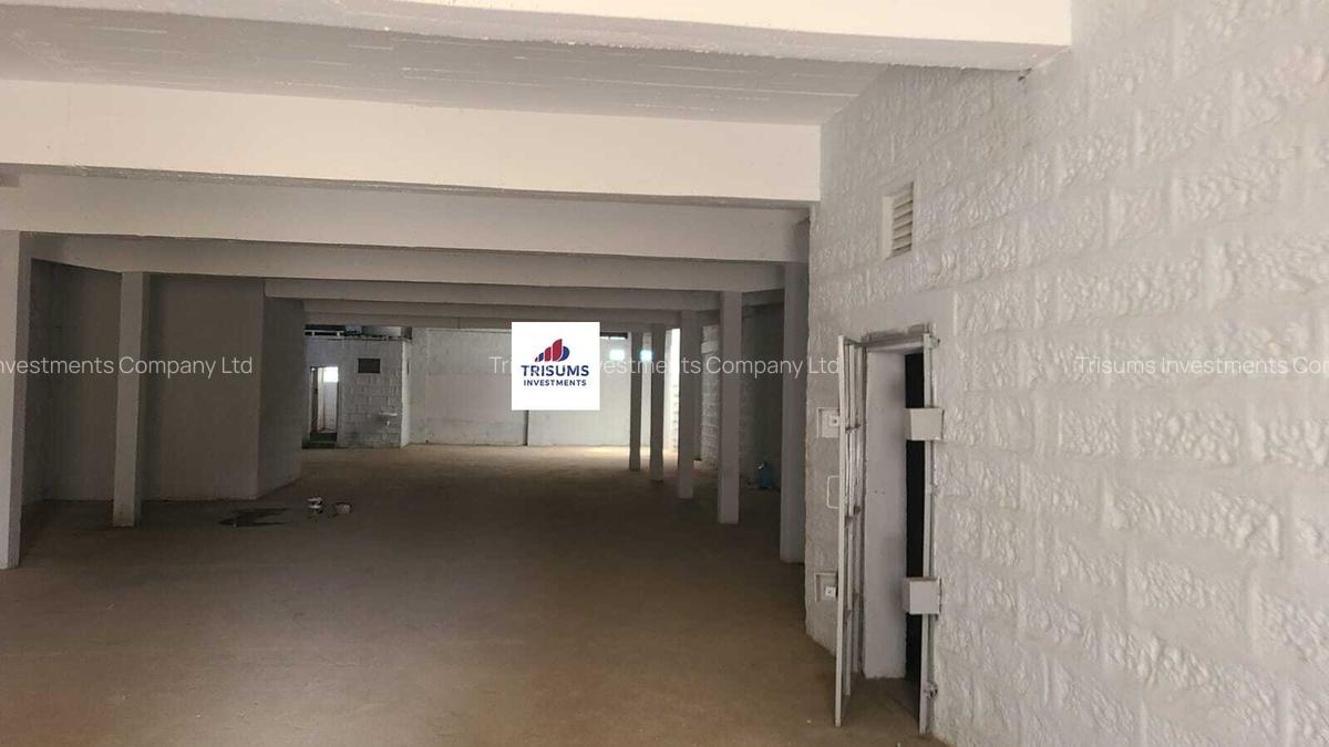 6,000 ft² Warehouse with Fibre Internet in Industrial Area - 5