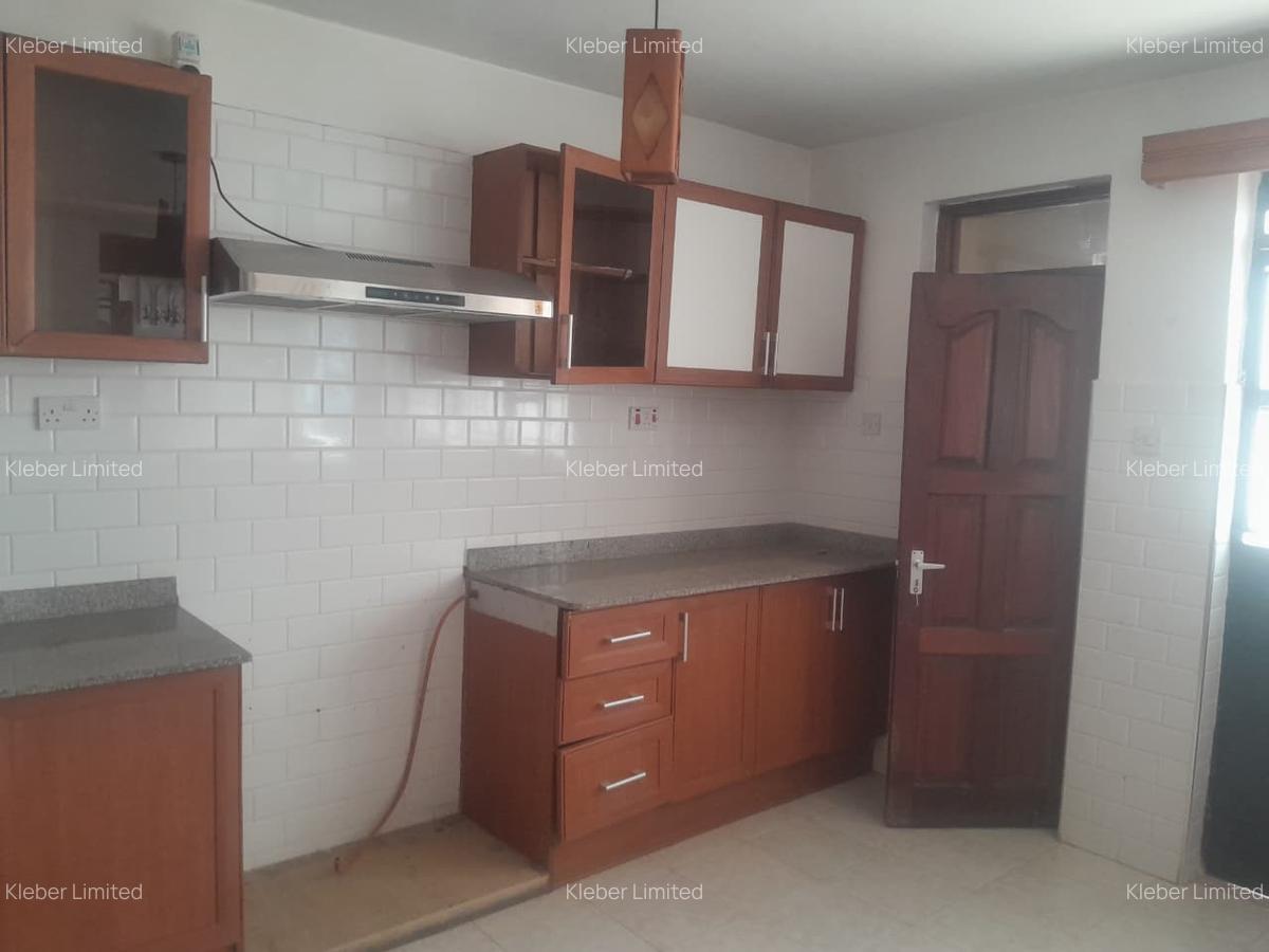 5 Bed Villa with En Suite in Runda - 5