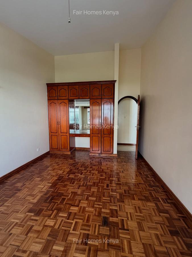 5 Bed Townhouse with En Suite at Riverside Drive - 18