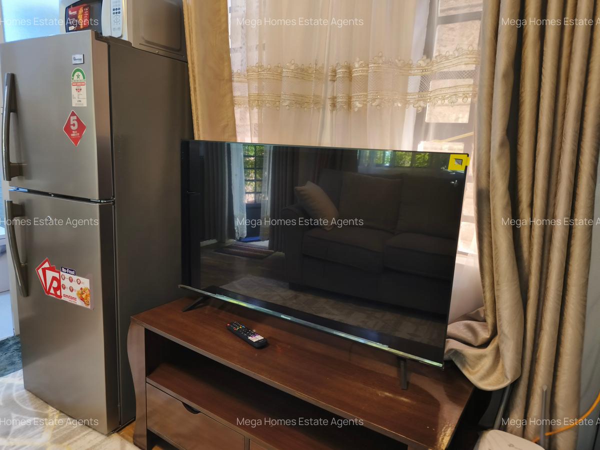 Serviced 1 Bed Apartment with En Suite in Runda - 5