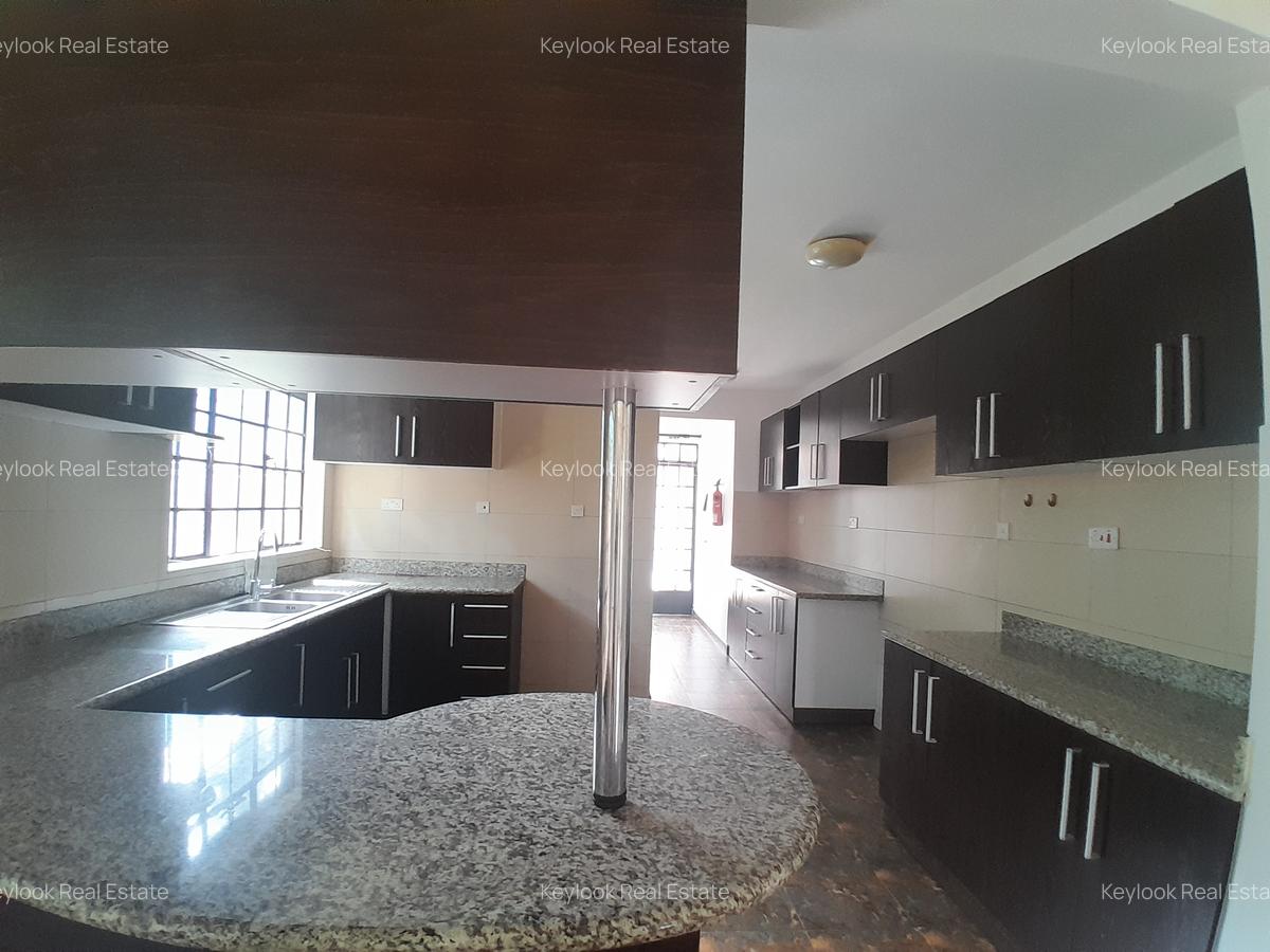 4 Bed Townhouse with En Suite at Lavington - 16