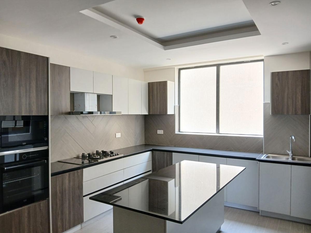 4 Bed Apartment with En Suite in Parklands - 6