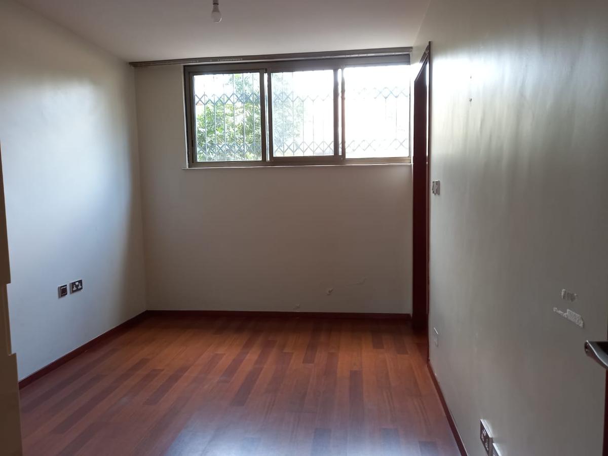 3 Bed Apartment with En Suite in Parklands - 9