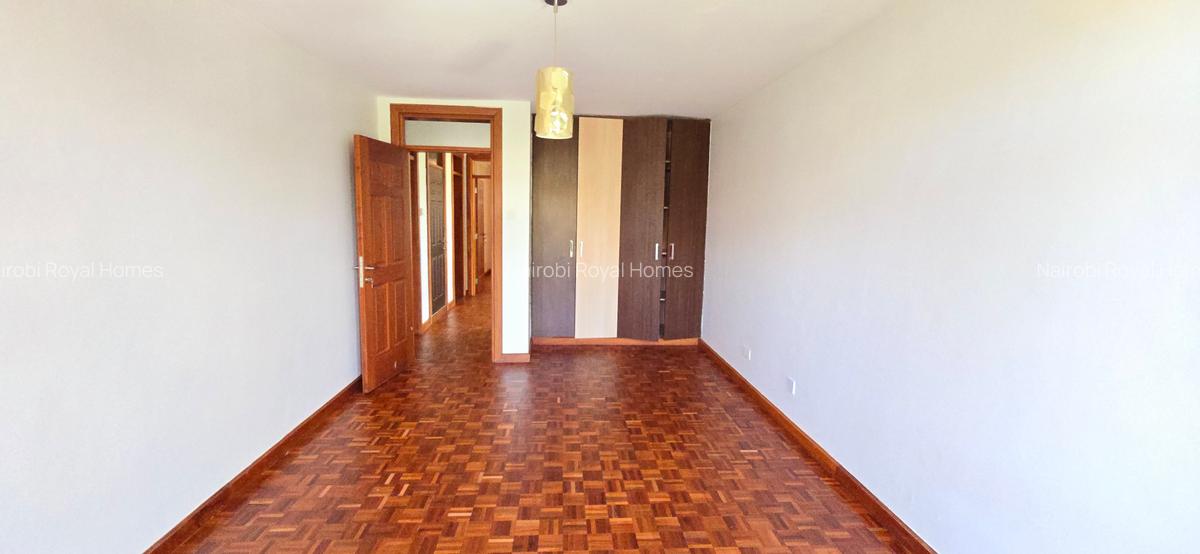 5 Bed Townhouse with En Suite at Lavington Green - 17