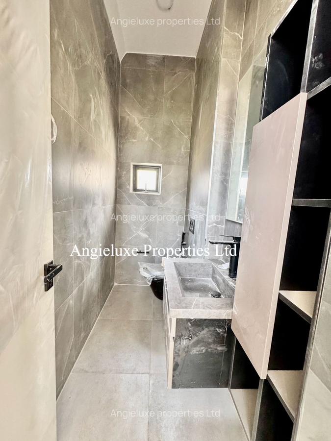 5 Bed Townhouse with En Suite at Runda - 6