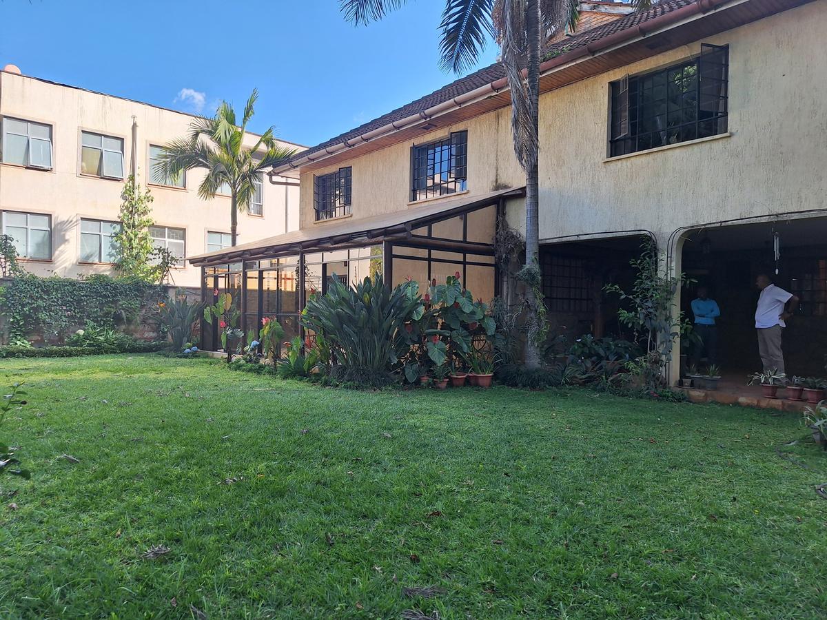 5 Bed Townhouse with En Suite in General Mathenge - 1