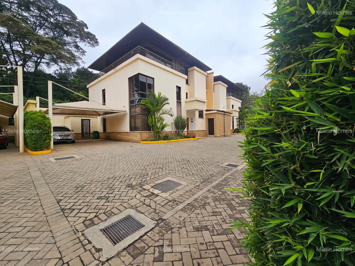 4 Bed Townhouse with En Suite in Lavington - 1