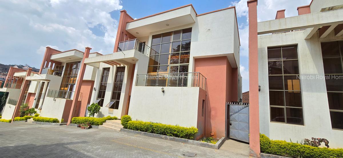 5 Bed Townhouse with En Suite at Lavington Green - 18